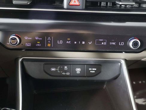 Used 2025 Kia Carnival FWD image 45