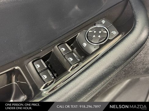 Used 2017 Ford Edge SEL w/ Equipment Group 201A FWD image 19