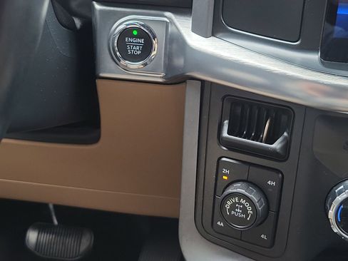 Used 2021 Ford F150 Lariat AWD/4WD image 17