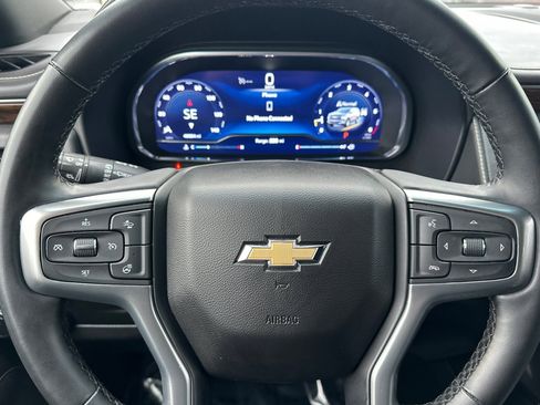 Used 2023 Chevrolet Suburban Premier image 25