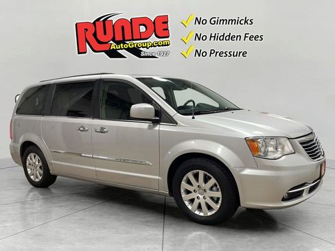 Used 2011 Chrysler Town & Country Touring-L w/ Entertainment Group #2 image 15