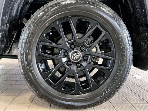 Used 2026 Toyota Tundra Limited AWD/4WD image 31