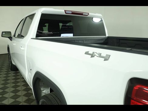 Used 2023 GMC Sierra 1500 SLE AWD/4WD image 17