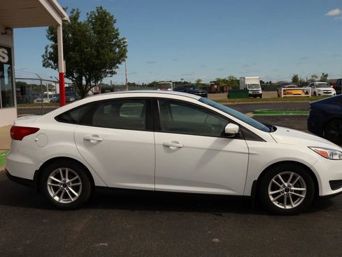 Used 2015 Ford Focus SE FWD image 4