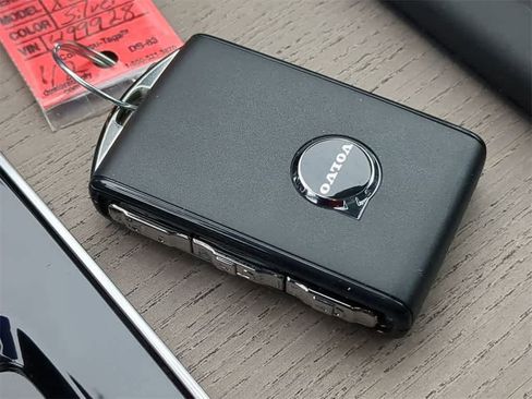 New 2026 Volvo XC90 B5 Plus w/ Protection Package Premier image 34