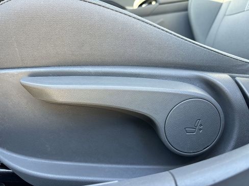 Used 2021 Hyundai Elantra SE image 19