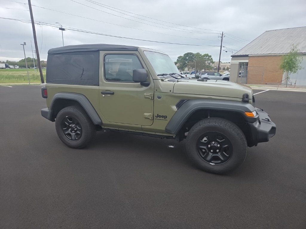 Used 2025 Jeep Wrangler Sport AWD/4WD image 17