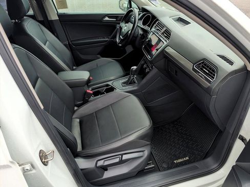 Used 2018 Volkswagen Tiguan SE image 12