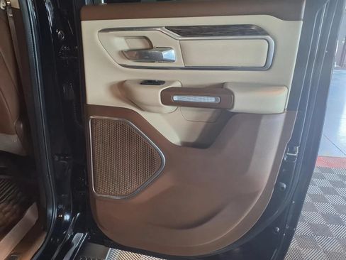 Used 2019 RAM 1500 Laramie AWD/4WD image 8