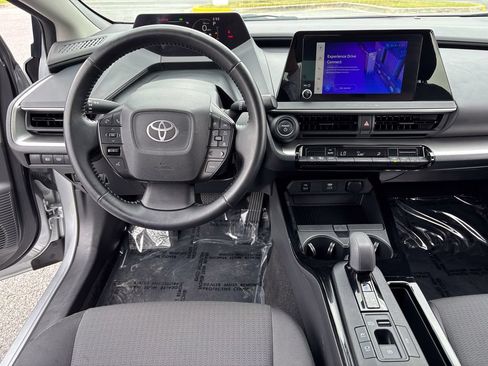 Used 2025 Toyota Prius LE AWD/4WD image 18