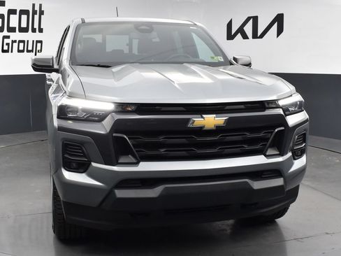 Used 2024 Chevrolet Colorado LT w/ LT Convenience Package III AWD/4WD image 8