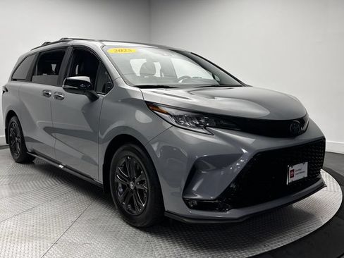 Used 2025 Toyota Sienna XSE w/ XSE Premium Package AWD/4WD image 51