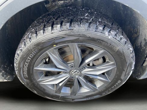 Used 2023 Volkswagen Tiguan SE w/ Panoramic Sunroof Package image 20