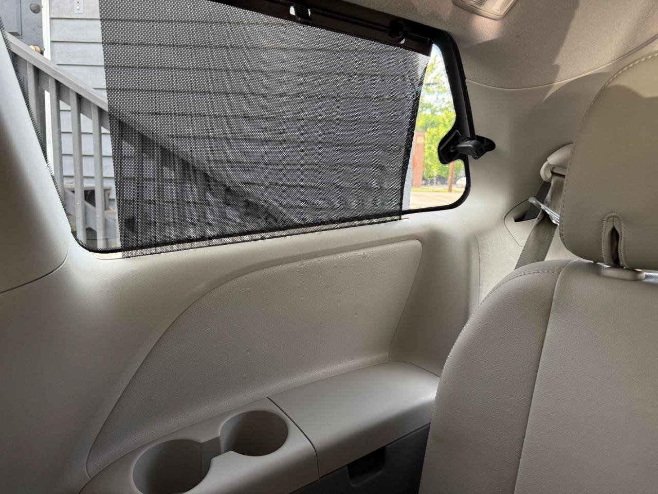 Used 2013 Toyota Sienna XLE w/ Entertainment Pkg FWD image 34