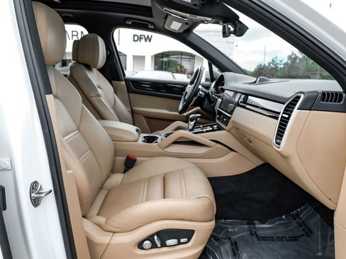 Used 2021 Porsche Cayenne AWD/4WD image 31