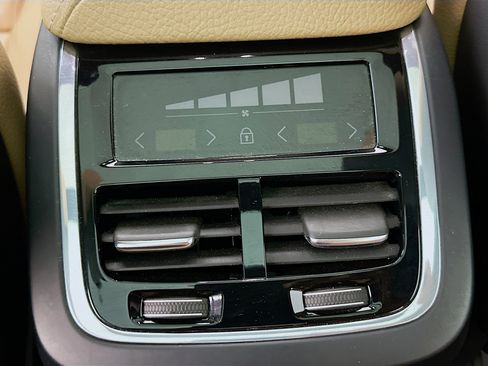 Used 2018 Volvo XC60 T6 Inscription w/ Convenience Package AWD/4WD image 28