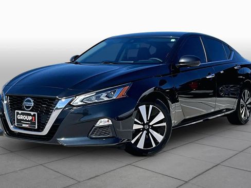 Certified 2022 Nissan Altima 2.5 SV FWD image 2