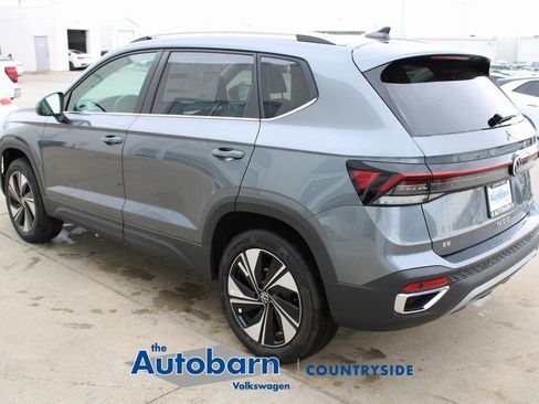 Used 2025 Volkswagen Taos SE AWD/4WD image 4
