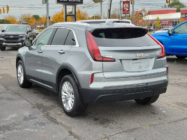 Certified 2024 Cadillac XT4 Luxury w/ Cold Weather Package FWD image 6