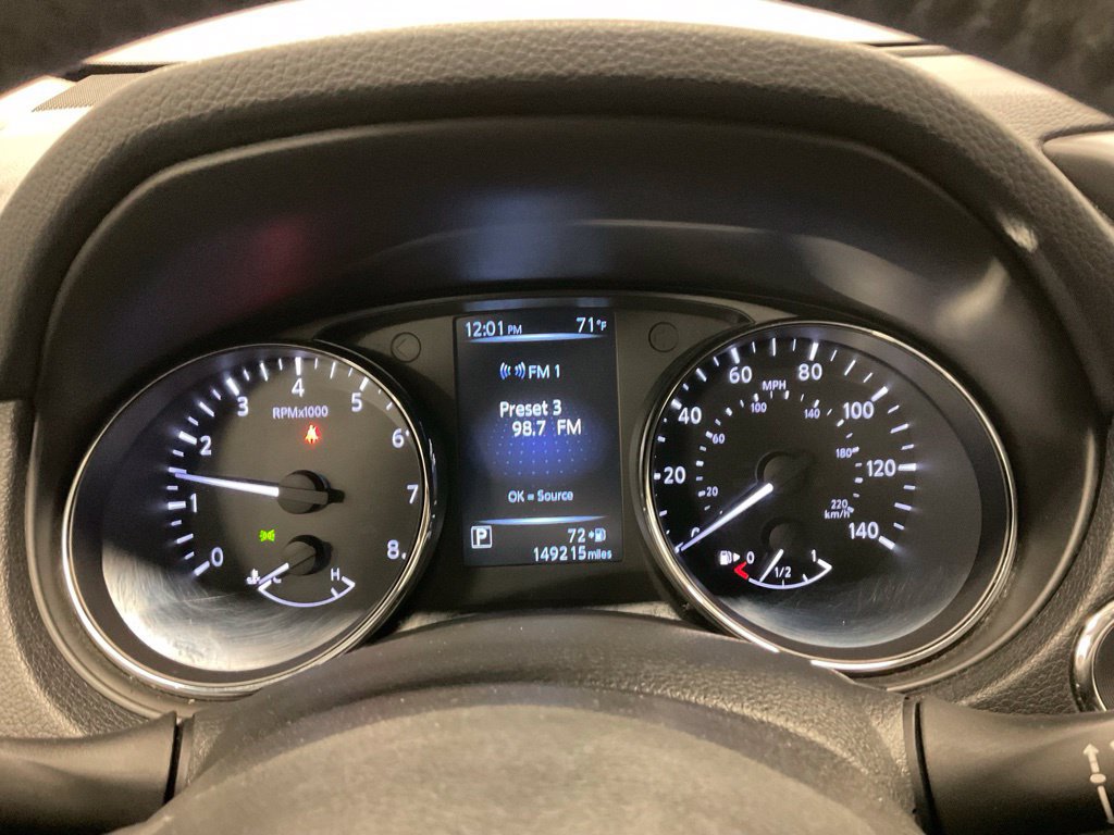 Used 2017 Nissan Rogue SV FWD image 2