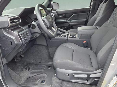 Used 2025 Toyota 4Runner SR5 AWD/4WD image 9