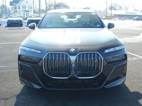 New 2026 BMW i7 xDrive60 w/ Executive Package image 3