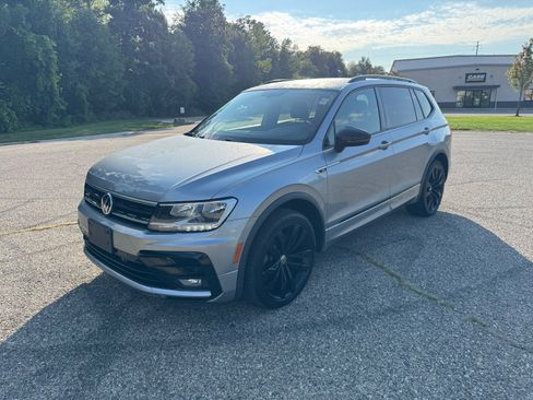 Used 2021 Volkswagen Tiguan SE R-Line AWD/4WD image 5