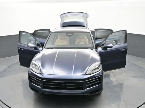 New 2026 Porsche Cayenne Coupe AWD/4WD image 32