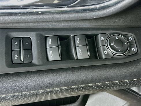 Used 2021 Chevrolet Tahoe Premier w/ Premium Package AWD/4WD image 15