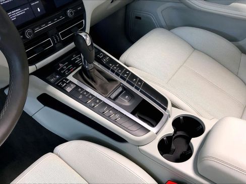 Used 2019 Porsche Macan image 16