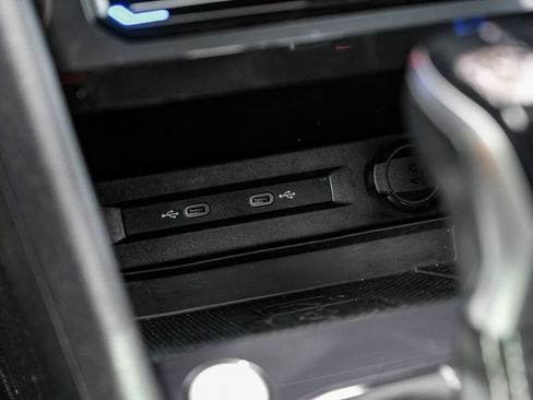 Used 2022 Volkswagen Tiguan SEL R-Line image 36