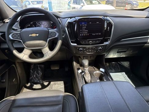 Used 2023 Chevrolet Traverse Premier FWD image 17