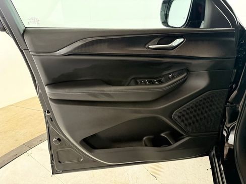New 2025 Jeep Grand Cherokee Altitude AWD/4WD image 11