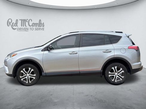 Used 2018 Toyota RAV4 LE FWD image 2