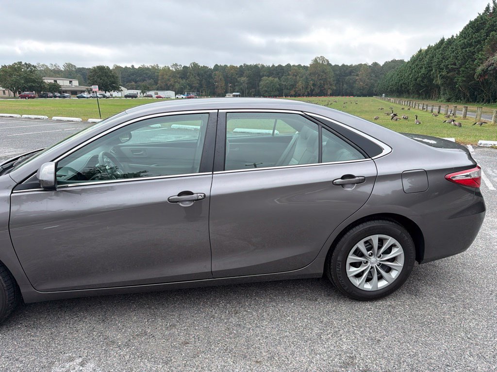 Used 2017 Toyota Camry LE FWD image 4
