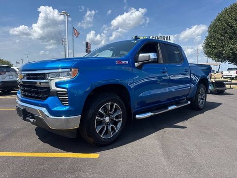Used 2022 Chevrolet Silverado 1500 LT AWD/4WD image 2