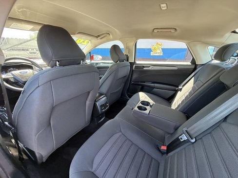 Used 2020 Ford Fusion SE FWD image 14