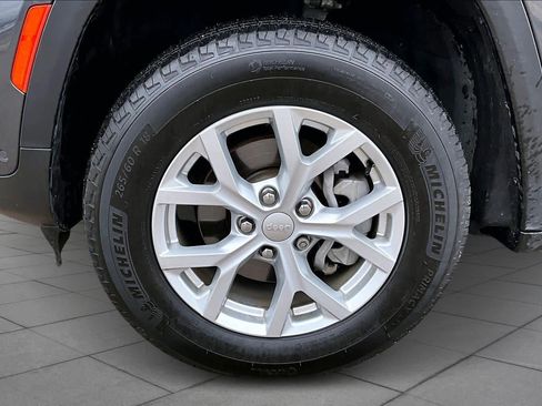 Used 2023 Jeep Grand Cherokee Limited w/ Luxury Tech Group II image 11