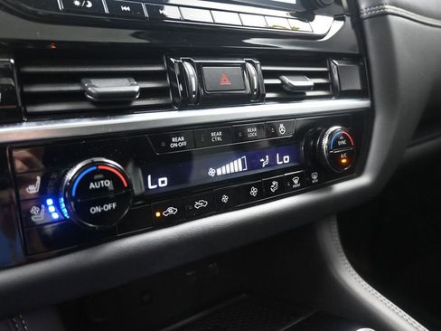 Used 2024 Nissan Pathfinder Platinum FWD image 13