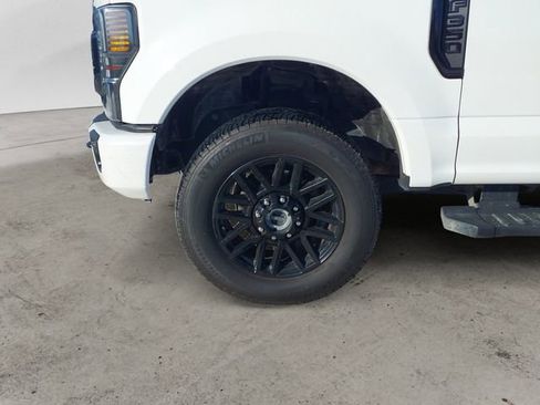 Used 2022 Ford F350 Lariat image 14