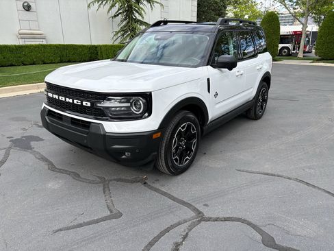 Used 2025 Ford Bronco Sport Outer Banks w/ Outer Banks Tech Package+ AWD/4WD image 3