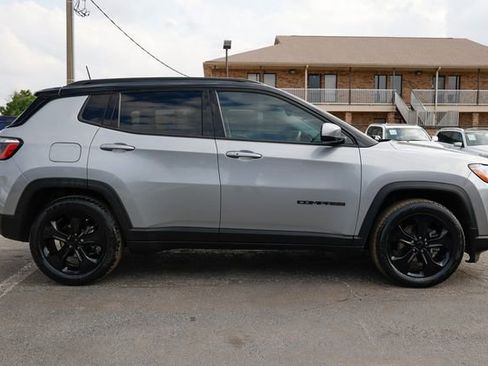 Used 2019 Jeep Compass Latitude FWD image 16
