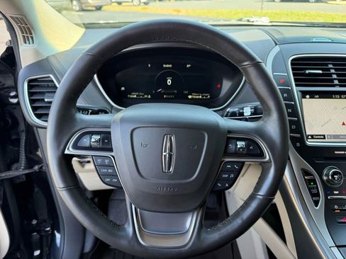 Used 2019 Lincoln Nautilus Select image 19