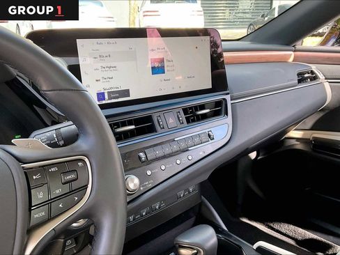 Used 2025 Lexus ES 350 w/ Premium Package image 5