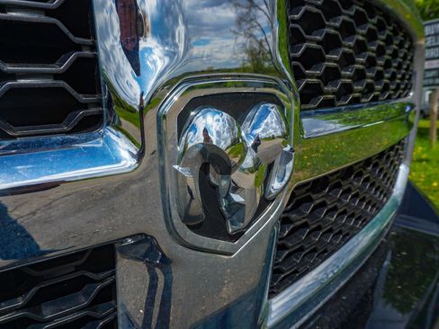 Used 2014 RAM 1500 Classic SLT AWD/4WD image 9