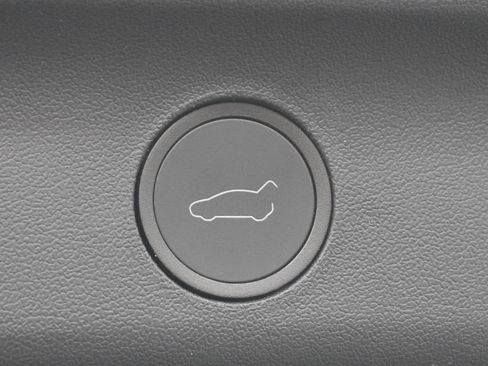 Used 2024 Tesla Model Y Performance image 35