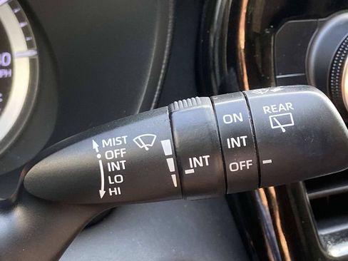 Used 2023 Toyota Highlander LE FWD image 32