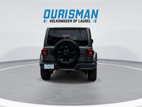 Used 2025 Jeep Wrangler Unlimited Sahara AWD/4WD image 7