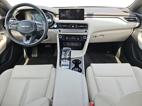 Used 2025 Genesis G70 2.5T image 9