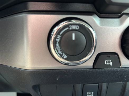 Used 2020 Toyota Tacoma SR AWD/4WD image 16